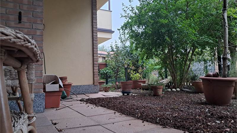 2 LOCALI CON GIARDINO E TERRAZZO