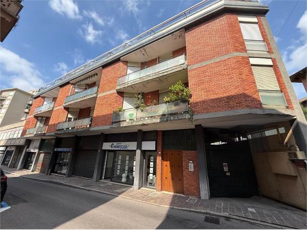 ampio bilocale con balcone
