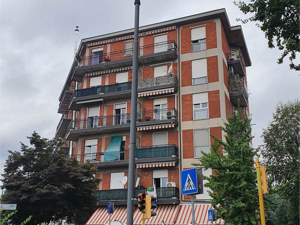 AMPIO TRILOCALE CON CANTINA E BOX!