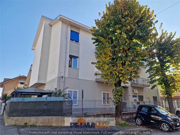 AMPIO 3 LOCALI ALL' ULTIMO PIANO CON BOX E CANTINA 