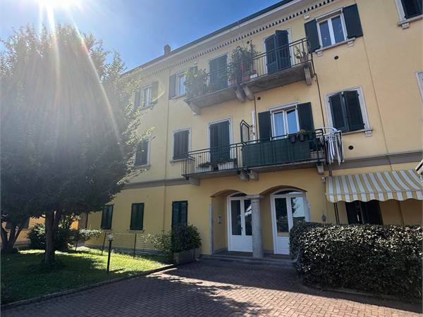 2 LOCALI CON AREA ESTERNA, POSTO AUTO E CANTINA