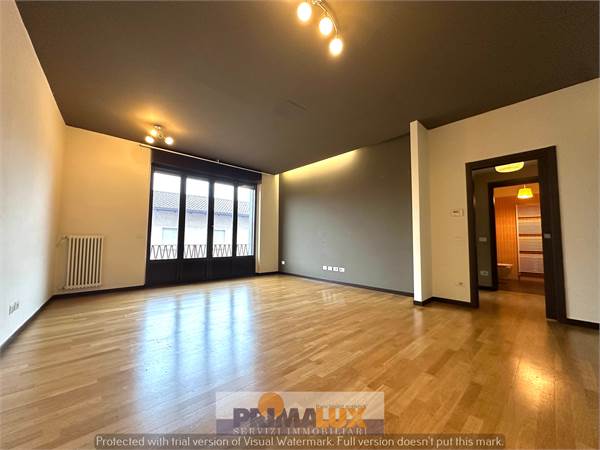 AMPIO 3 LOCALI RISTRUTTURATO IN CENTRO CON TERRAZZO E BOX!