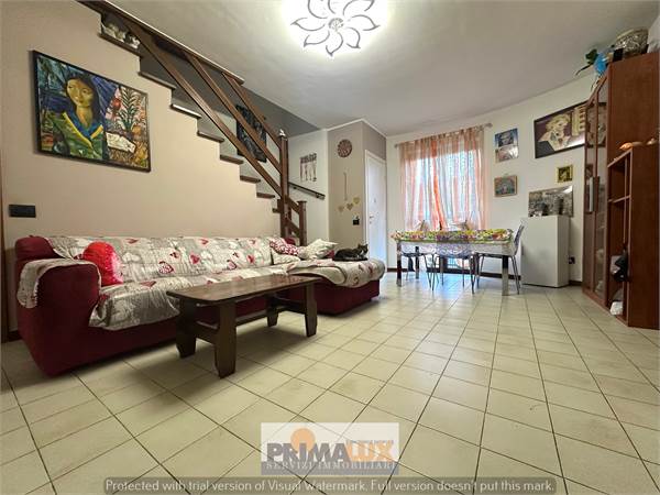 AMPIO DUE LOCALI IN PALAZZINA MATTONI A VISTA