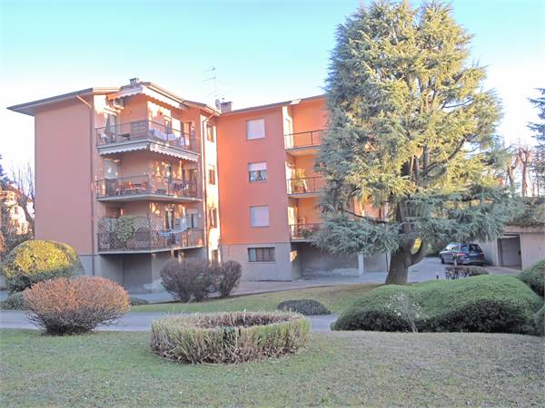 4 LOCALI DI 115 MQ CON BOX E CANTINA  CLASSE 