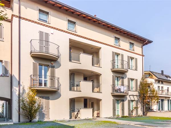 ELENGANTE 3 LOCALI CON BOX E CANTINA IN CLASSE 