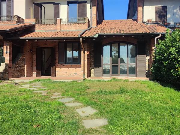 VILLA SCHIERA CON INGRESSO INDIPENDENTE