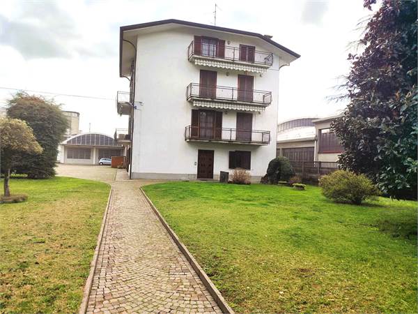 AMPIO TRELOCALI IN MINI PALAZZINA 