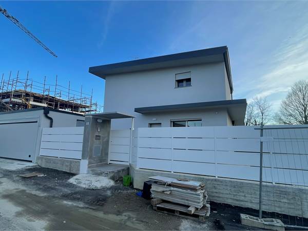 VILLINO SINGOLO CON BOX DOPPIO