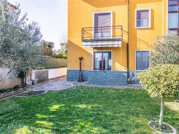 TRILOCALE DI 110 MQ CON 200 MQ DI GIARDINO