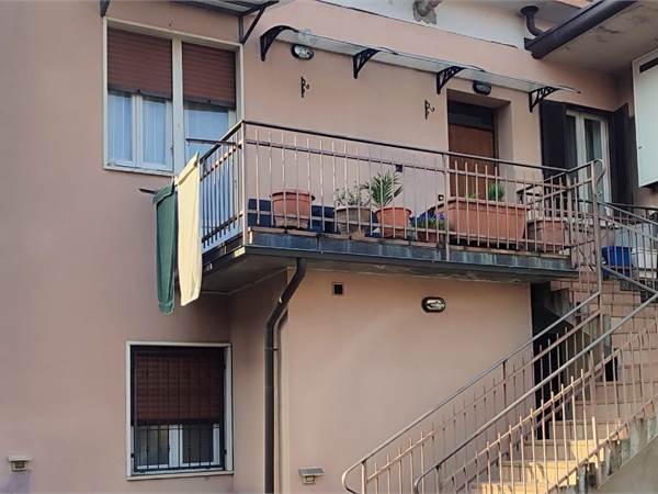 AMPIO 3 LOCALI SENZA SPESE 