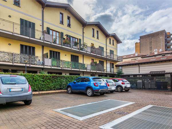 TRILOCALE IN CLASSE B CON AMPIO BOX, POSTO AUTO E CANTINA 