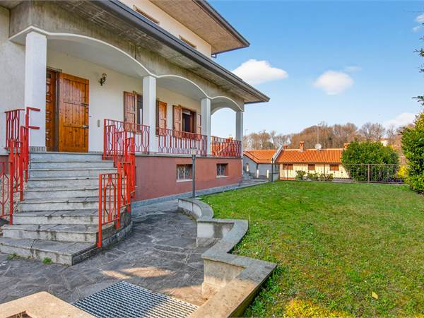 Ampio 4 Locali con Ingresso Indipendente, Portico e Giardino Privato