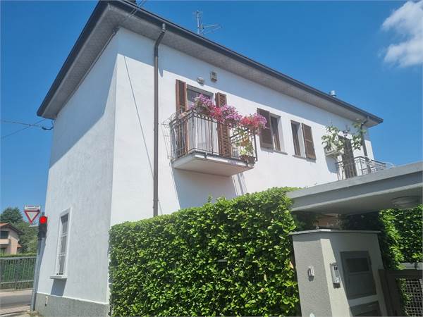 Casa indipendente, con giardino !!