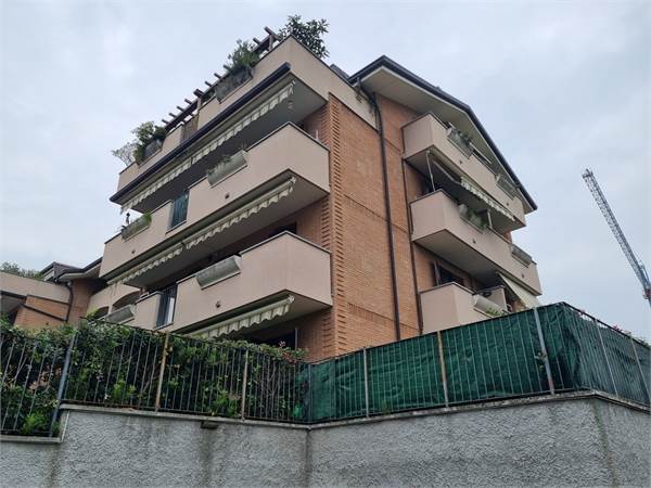 Trilocale su due livelli, con box !!