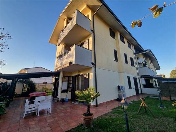 Favoloso trilocale con giardino e terrazzo !!