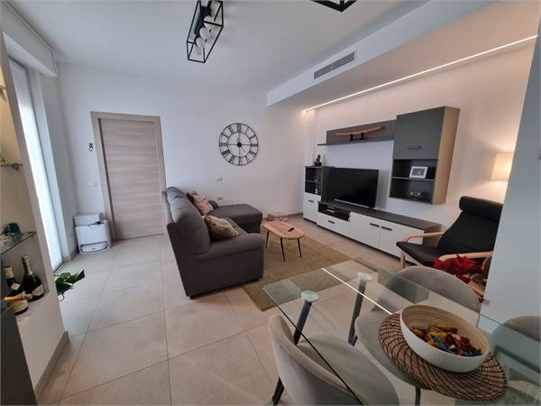 Bilocale totalmente ristrutturato!!