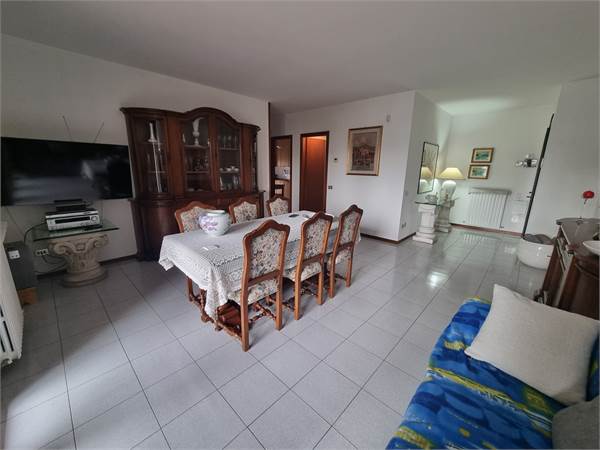 Trilocale con cucina abitabile e terrazzo !