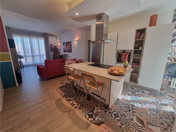 Trilocale ristrutturato, con box !!